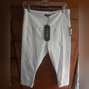 NWT Lysse Knit Denim Capri 21 inch inseam, Size Large in White.